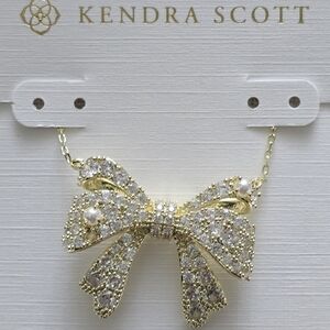 Kendra Scott Krista Bow Short Pendant Necklace In White Mix